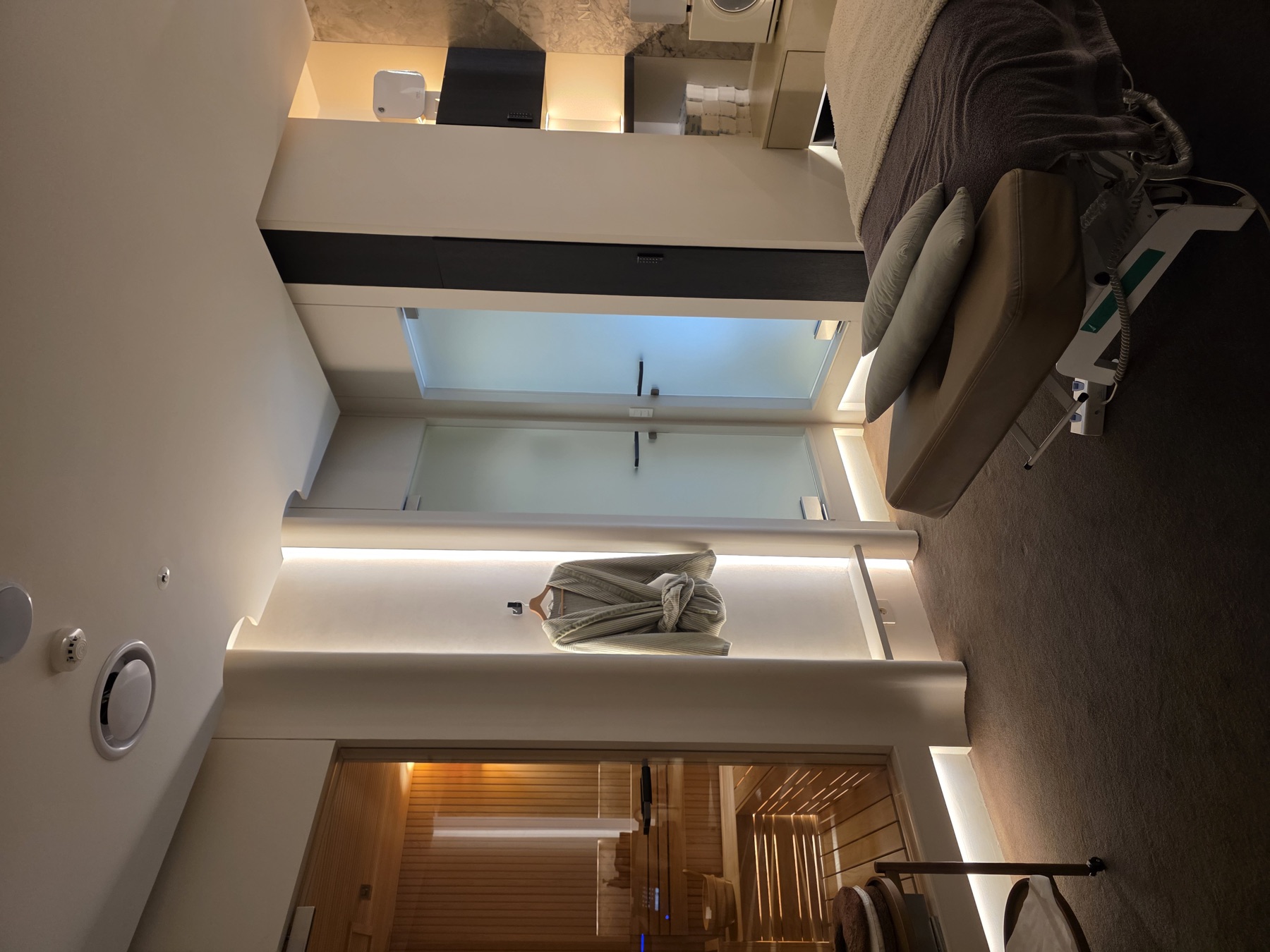 Recovery room with private sauna at Nucellin Orthopedic Clinic in Seoul