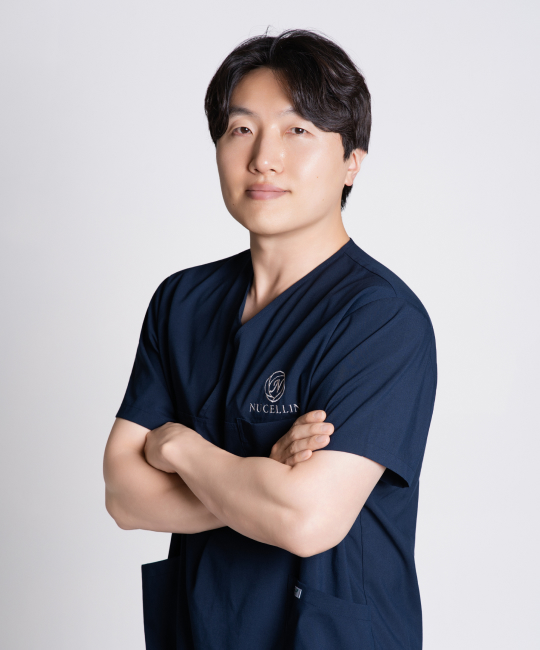 Dr. Heejun Kim, orthopedic surgeon at Nucellin Orthopedic Clinic in Seoul, in navy scrubs
